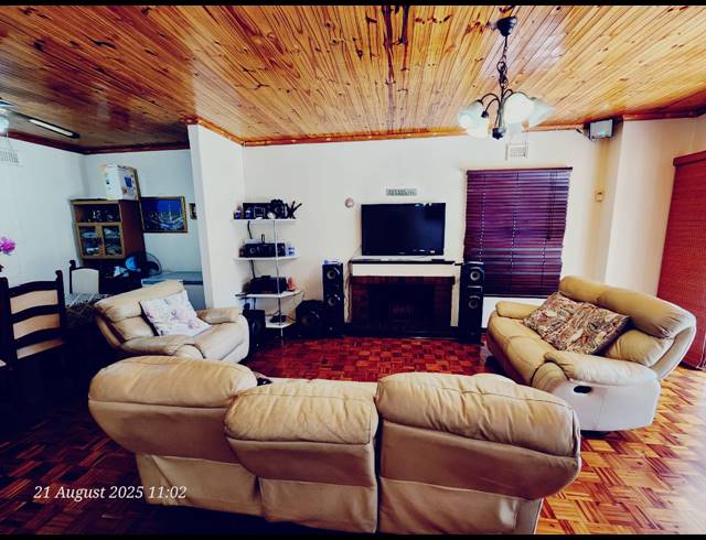 7 BEDROOM FREESTANDING FOR SALE IN HAYFIELDS